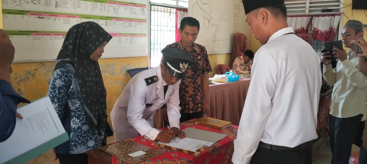 Angkat dan Lantik Parades Baru, Kades Serangai Harapkan Pelayanan Masyarakat Bisa Lebih Maksimal