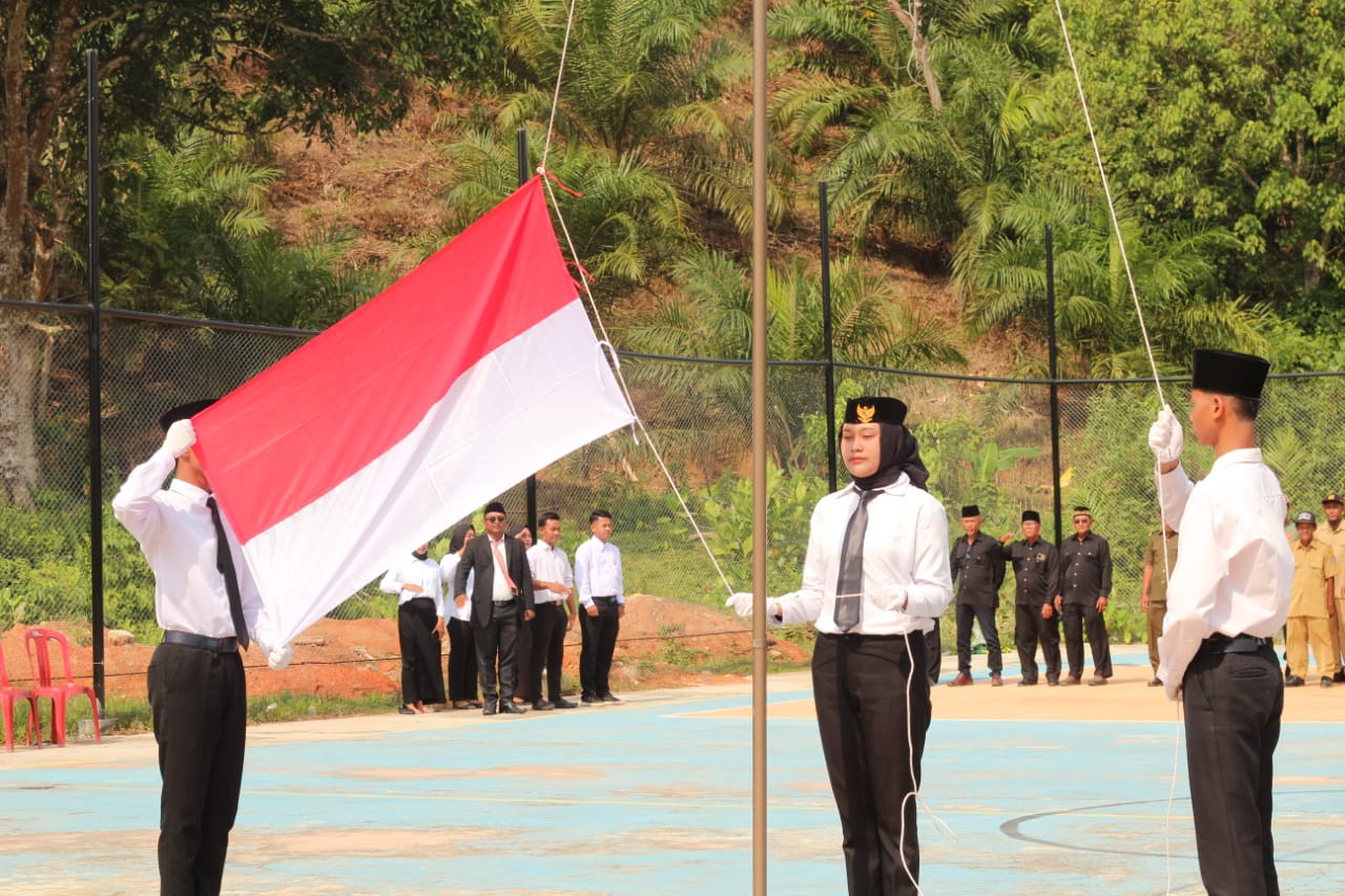 Pertama Dalam Sejarah, Pemdes Karya Jaya Sukses Gelar Upacara Bendera Dalam Rangka HUT RI ke-78