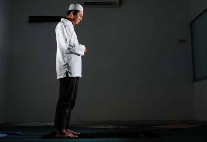 Bagaimana Hukum Membaca Surat Pendek yang Sama Tiap Rakaat saat Salat? Ini Kata Ustaz Adi Hidayat 