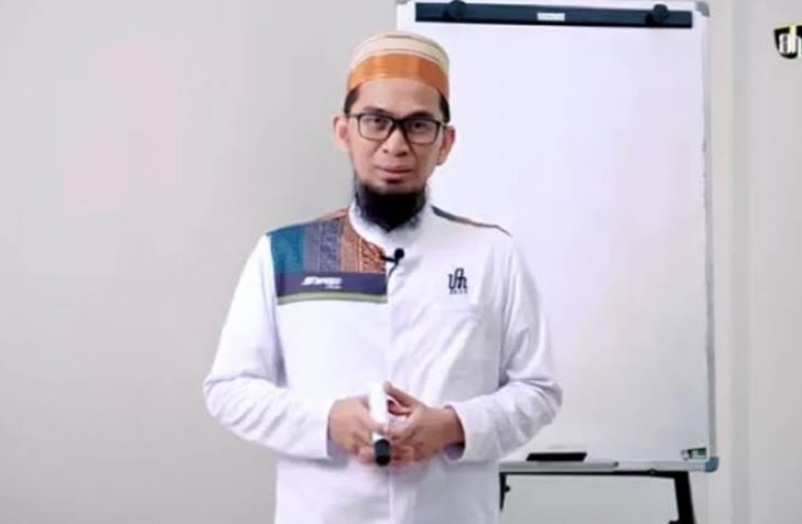 Ibadah 1.000 Tahun Akan Sia-sia, Jika Menggunakan Pakaian Seperti Ini Saat Shalat, Ini Kata Ustadz Adi Hidayat