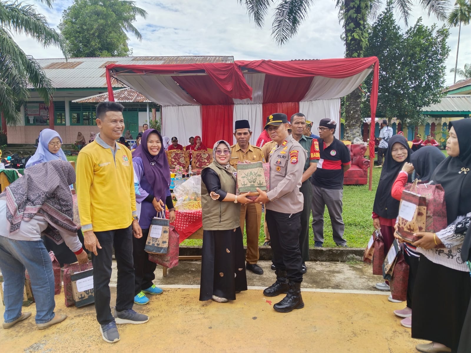 Hadiri HUT PGRI ke 79 Cabang Ketahun, Kapolsek Serukan Perlindungan Hukum dan Kesejahteraan Guru