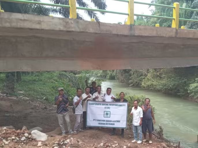 Diperbaiki PT SIL, Jembatan Sungai Urai Kini Lebih Kokoh Untuk Memperlancar Akses Warga