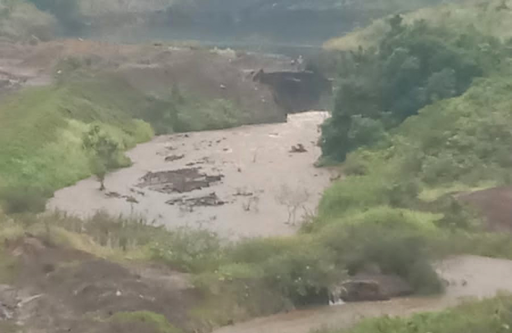 Buntut Eksploitasi Tambang, Kolam Eks Galian Injatama Jebol, Warga Pondok Bakil Terdampak