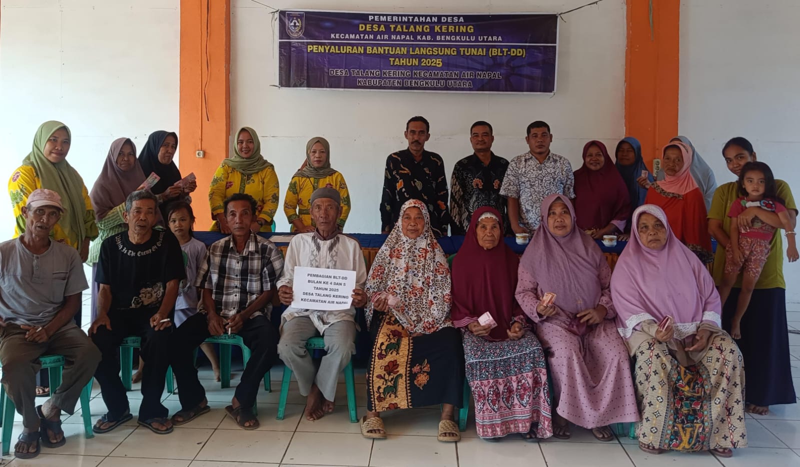 19 KPM Talang Kering Terima BLT DD Tahun 2025