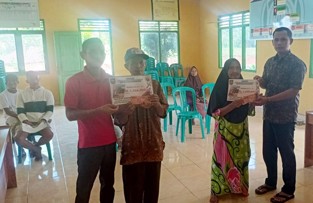 Pemdes Bukit Harapan Salurkan BLT DD 5 Bulan, Minta KPM Bijak Memanfaatkan