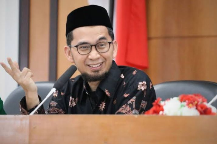 Pesan Ustaz Adi hidayat : Meski Mahal dan Bagus, Jangan Pernah Gunakan Sajadah Ini untuk Shalat!