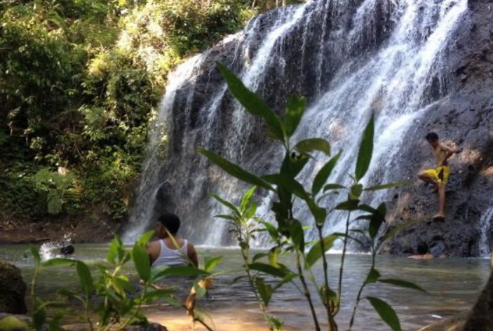 Melihat Keindahan Curug Cay, Air Terjun Tersembunyi di Bumi Rafflesia