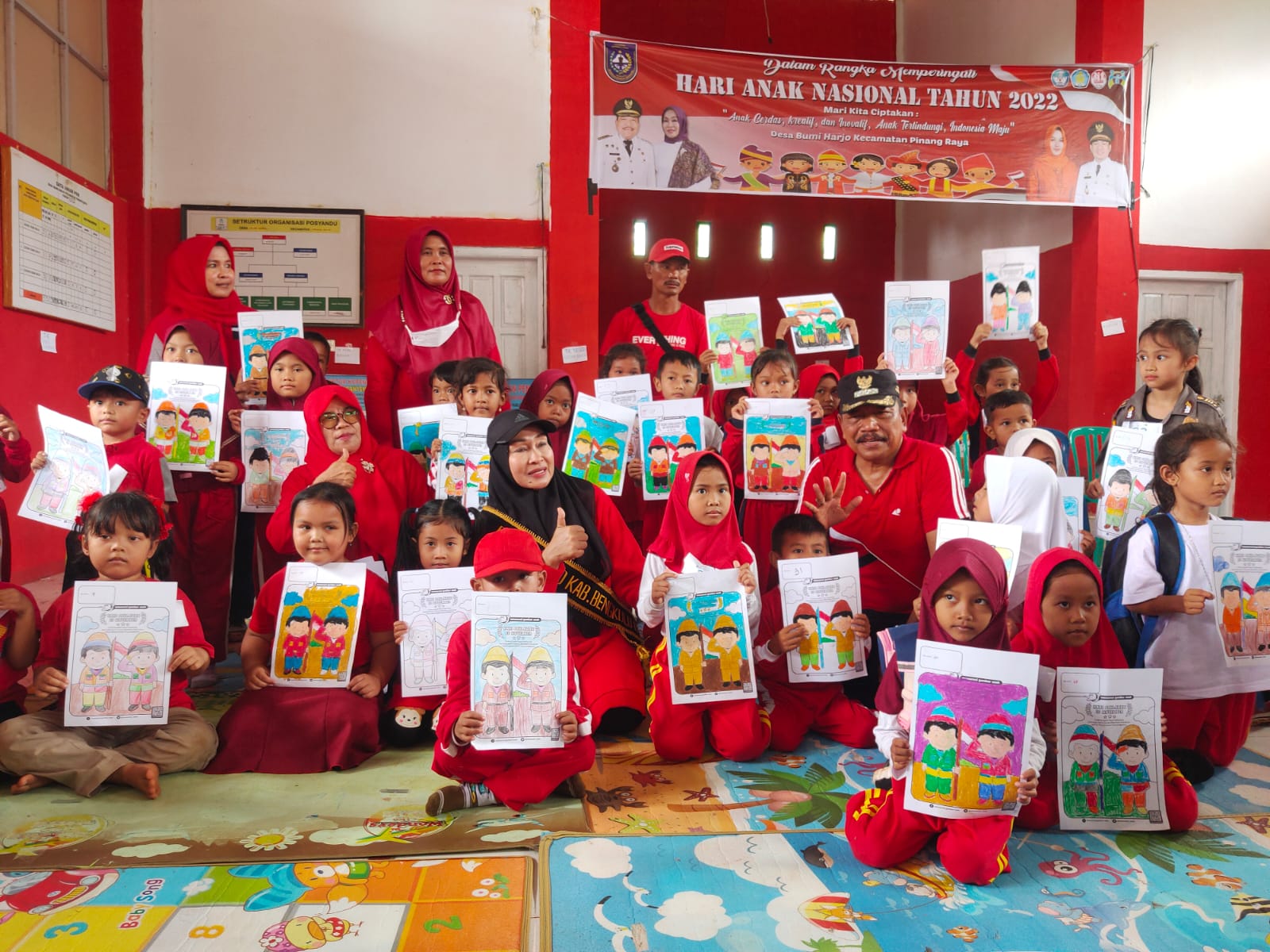 Hari Anak Nasional, Mian dan Istri Lihat Lomba Mewarnai