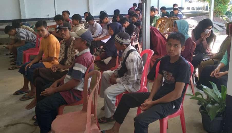 Rekam KTP, Ratusan Warga Serbu Kantor Camat Padang Jaya