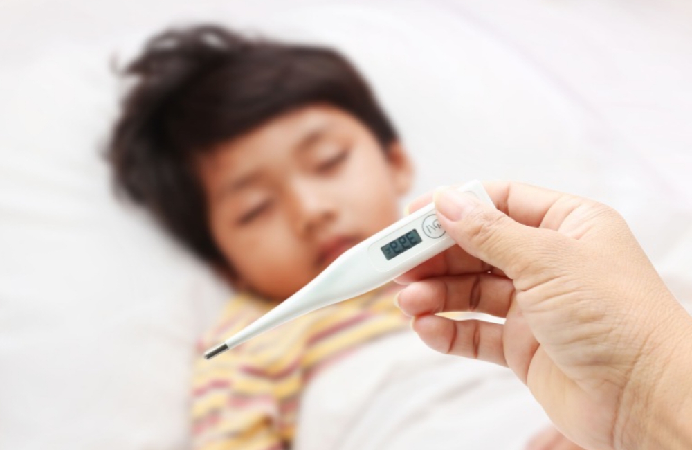 Kuncinya Hindari Kepanikan, Ini Trik Dan Obat Tradisional Turunkan Demam Pada Anak