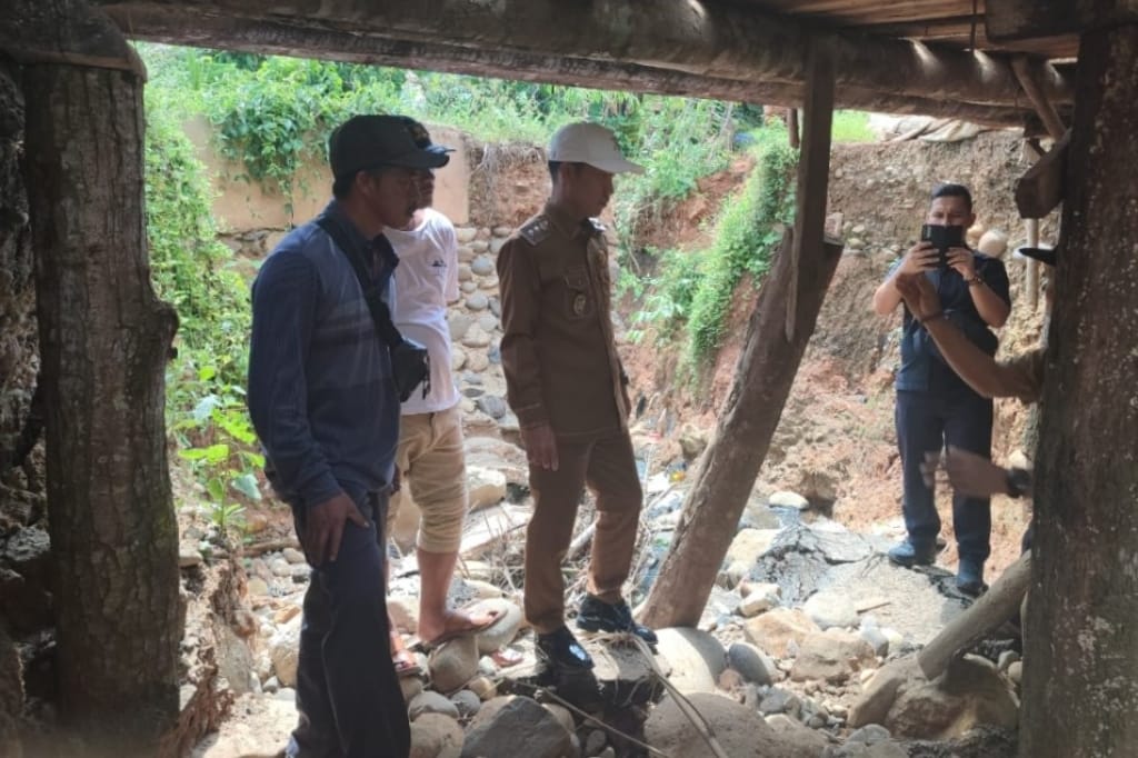 Wabup Lebong Tinjau Langsung Jembatan Putus di Tik Sirong