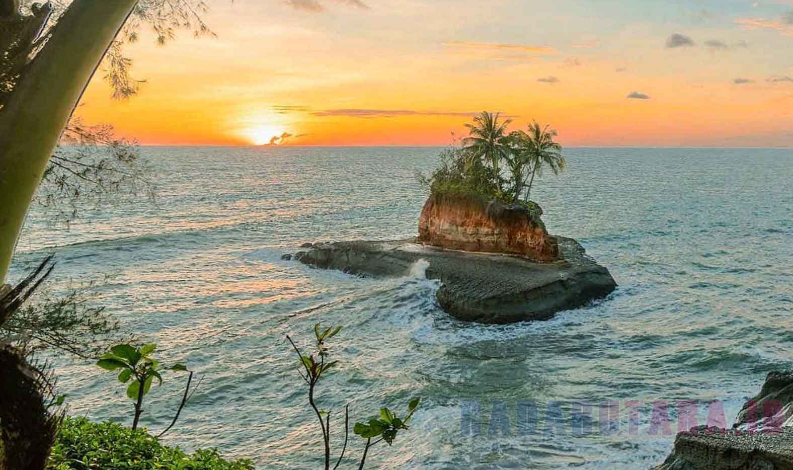 Pantai Tapak Balai, Tanah Lot di Pulau Sumatera