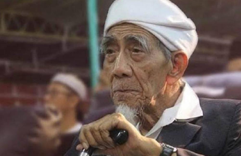 Gus Mus Ungkap 2 Ciri Wali Allah yang Dimiliki oleh Mbah Maimoen Zubair