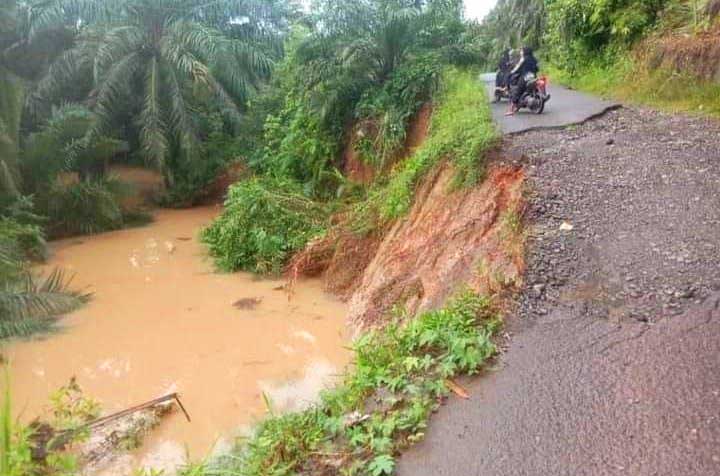 Rusak, Warga Harapkan Perbaikan Jalan Bukit Indah-Kualalangi