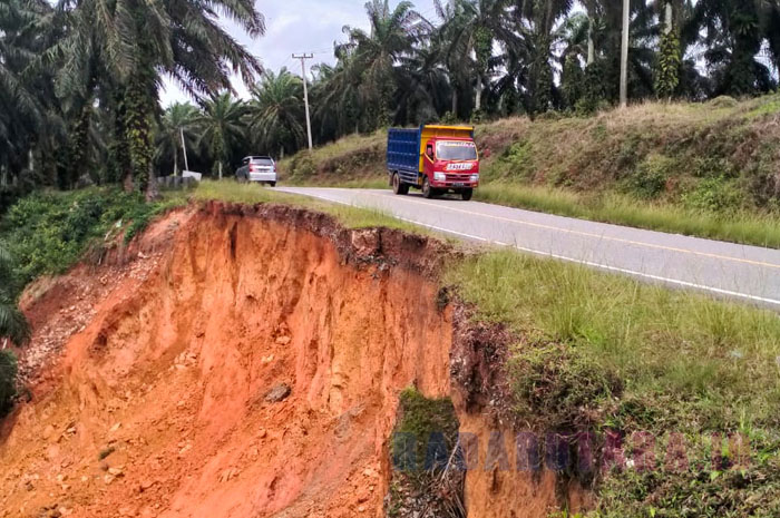 Sopir Hati-Hati, Longsor di Titik Ini, Jalinbar Terancam Putus