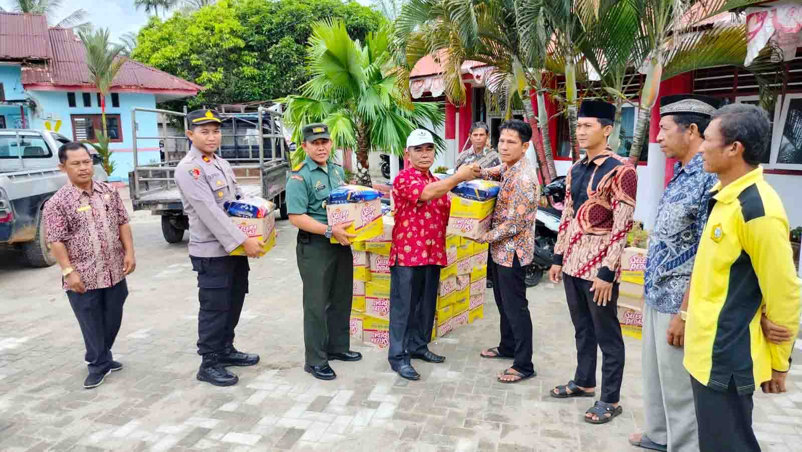 Warga Terdampak Banjir di Ketahun Terima Bantuan