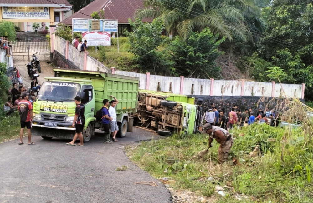 Tanjakan Menikung Berlubang & Sempit, Sawal: Tolonglah Sisihkan Anggaran 20 Meter Saja! 
