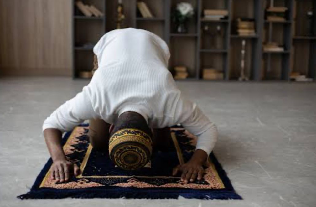 Pengertian, Tata Cara dan Niat Sujud Tilawah Sesuai Syariat Islam