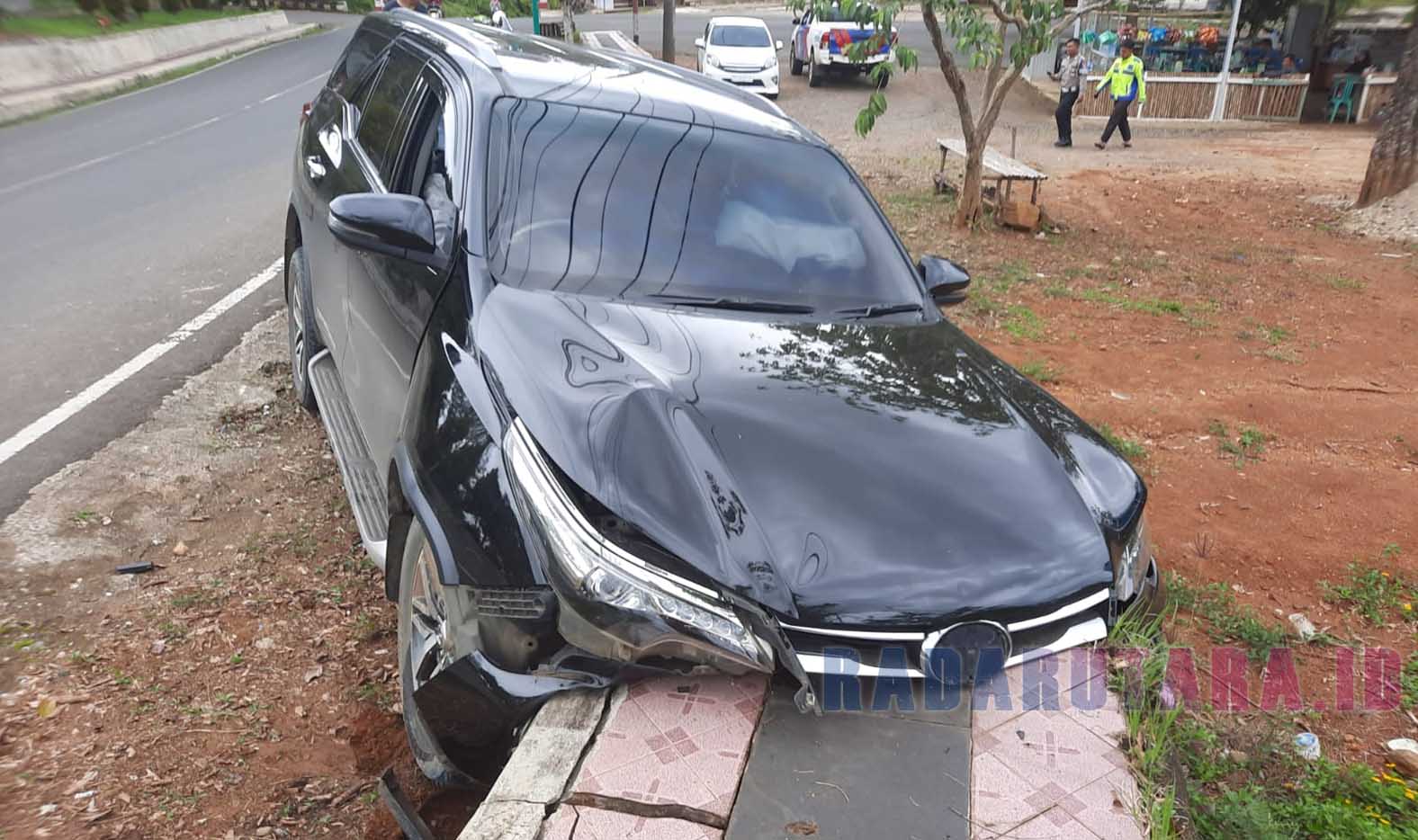 Kecelakaan, Mobil Ringsek, Sekda Mukomuko Pingsan di Lebong