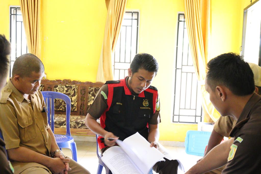 Dalami Dugaan Korupsi BUMDes, Kejari Bengkulu Utara Geledah Kantor Desa Gardu