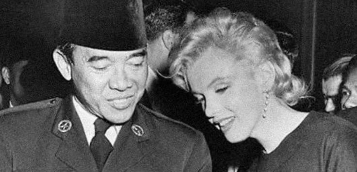 Ini Sosok Artis Seksi yang Pakai Baju Transparan Saat Bertemu Soekarno di Amerika