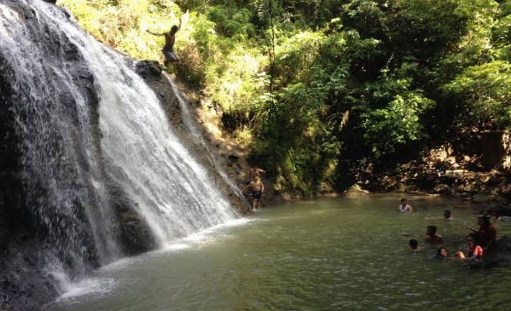 Sensasi Mandi di Air Terjun Curug Cay, Cuma 25 Kilometer dari Kota Bengkulu!