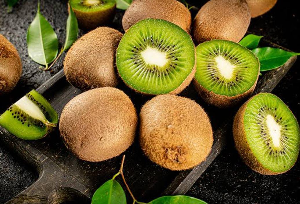 Ternyata Buah Kiwi Punya Manfaat untuk Mengencangkan Kulit Wajah Loh!