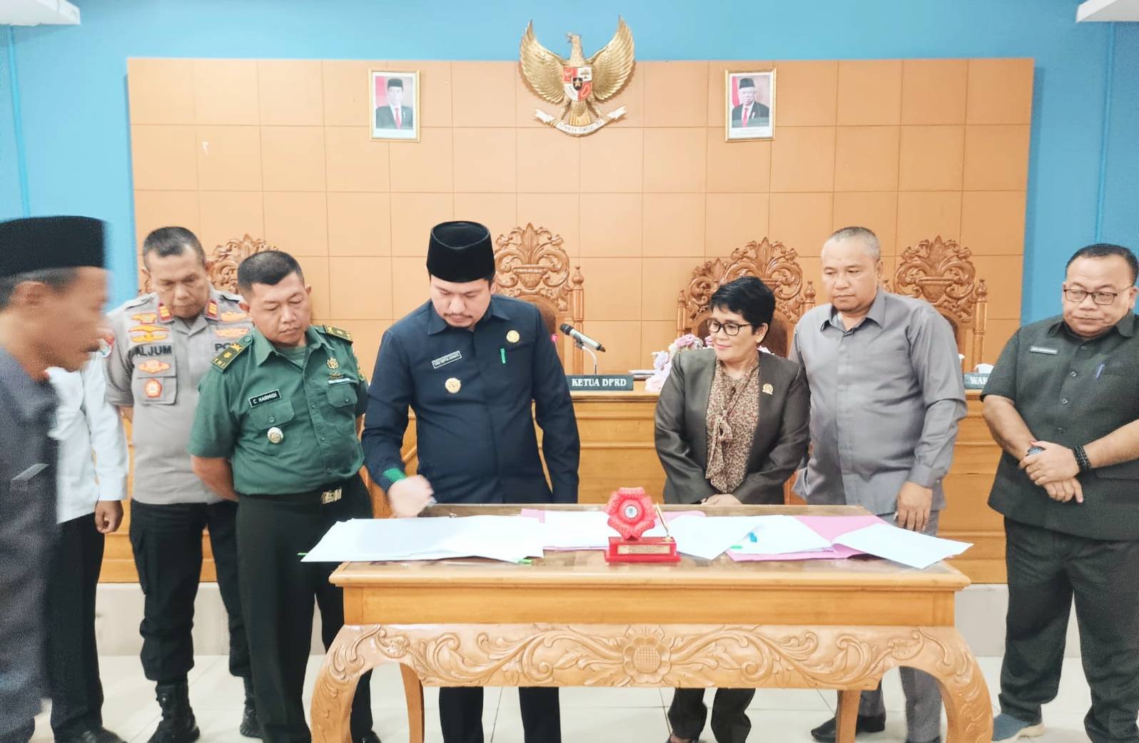 Dihadiri Wabup, DPRD Bengkulu Utara Sahkan Raperda APBD-P 2024 dan Raperda Penanaman Modal