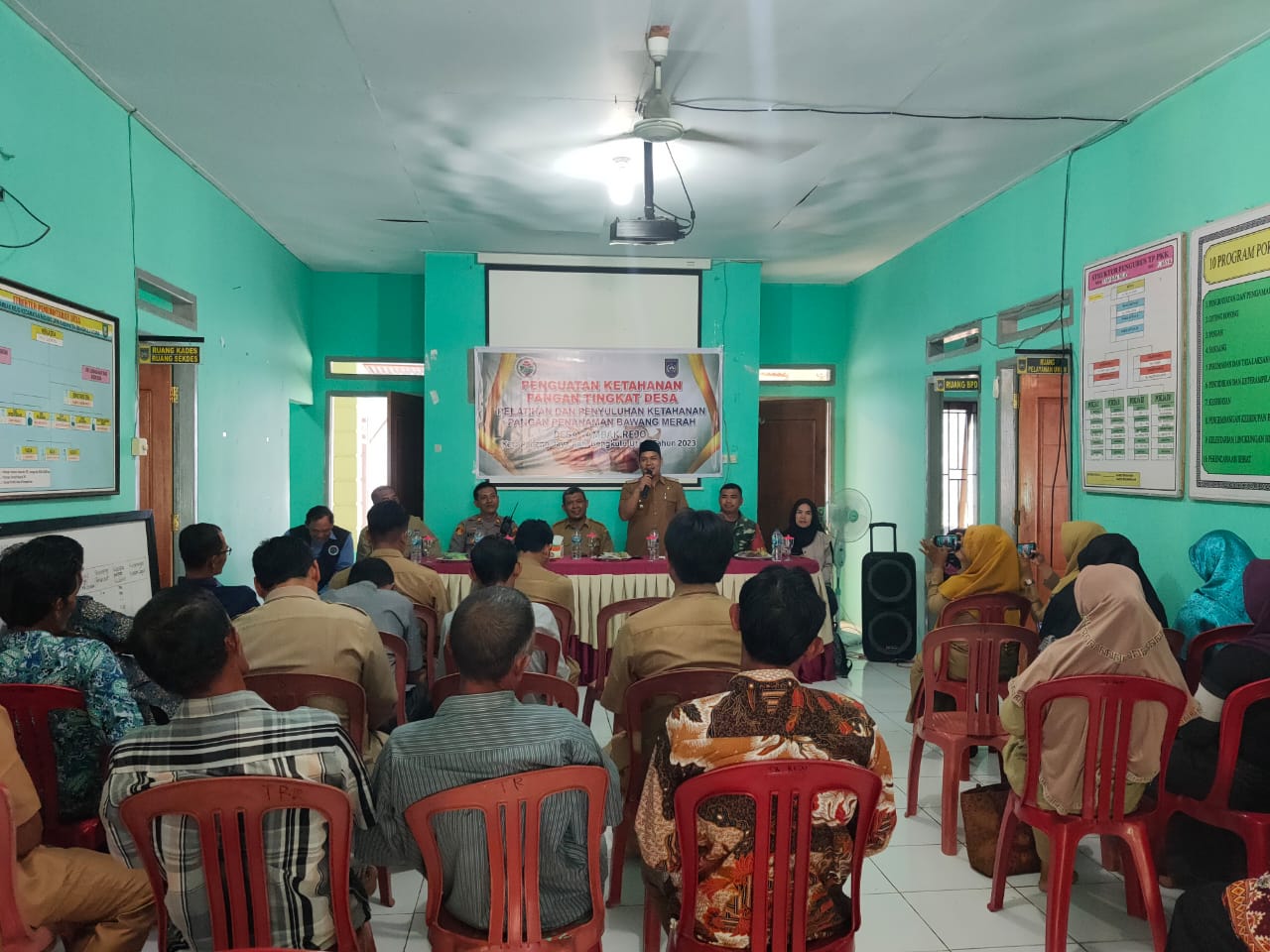 Tingkatkan Pelayanan, Camat Ingatkan Perangkat Desa Optimalkan Balai Desa