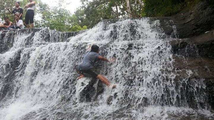 Menikmati Sensasi Lompat Indah dari Atas Air Terjun Langan Bungin Bengkulu Tengah