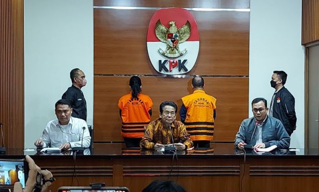 Potong Uang ASN, Bupati Kapuas dan Istri Ditangkap KPK