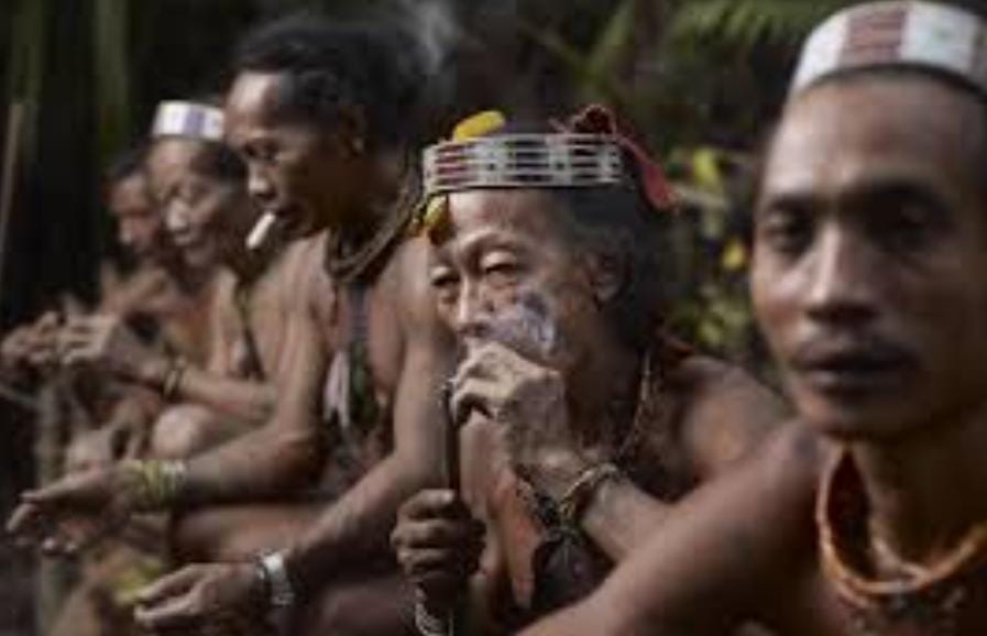 Dianggap Sadis, Suku Dayak Pernah Memiliki Tradisi Memburu Kepala Manusia