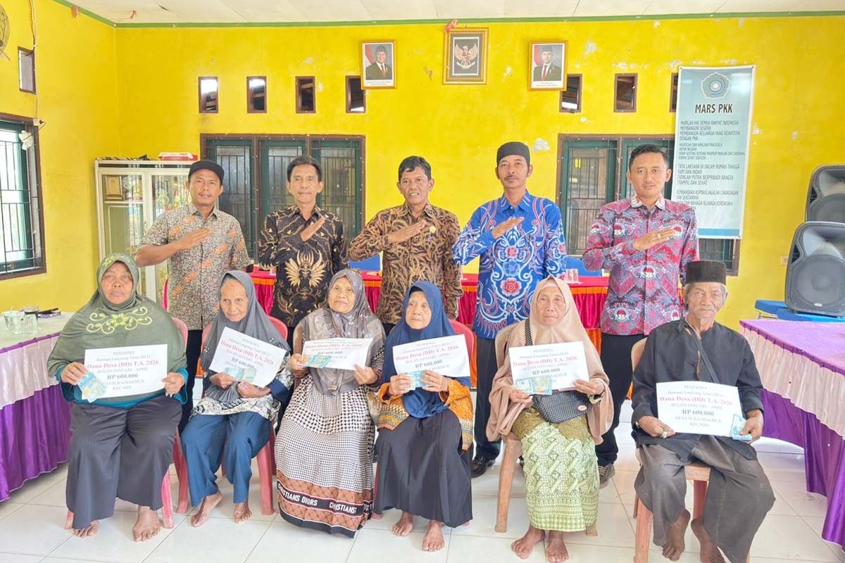 Pemdes Suka Makmur Salurkan BLT DD 4 Bulan untuk 19 KPM