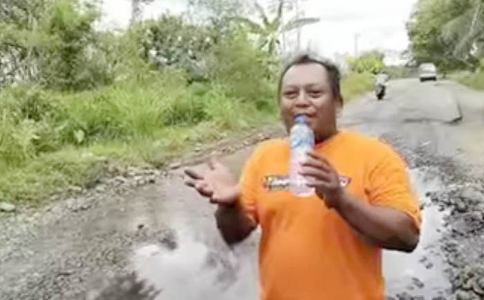 Bak Reporter TV, Sopir Truk Ini Laporkan Kerusakan Jalan Bengkulu ke Jokowi