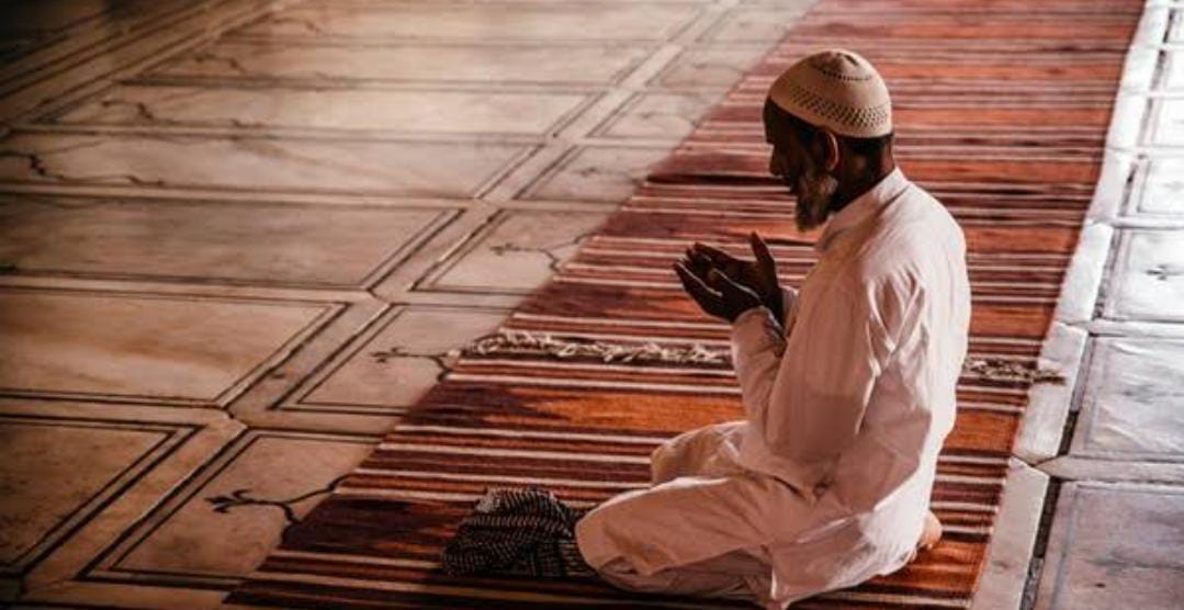 Meski Sholat Masih Bolong-Bolong, Wajib Baca Ayat Ini Walau Hanya Sekali Seumur Hidup