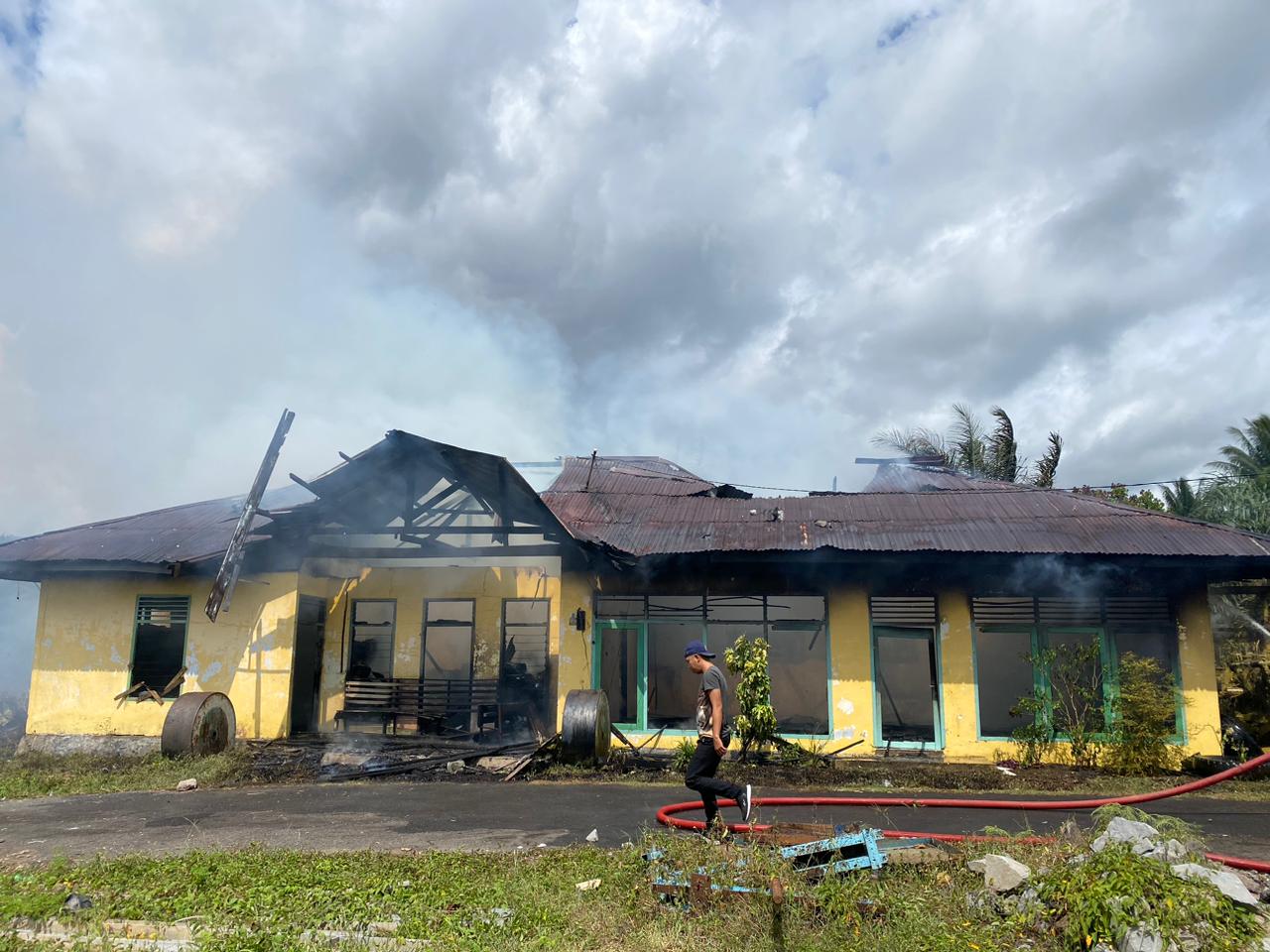 BREAKING NEWS! Kantor Dinas PUPR Bengkulu Utara Terbakar