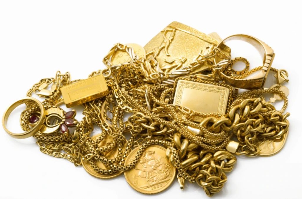 Kenapa Laki-Laki tidak Boleh Memakai Perhiasan Emas? Simak Penjelasannya 