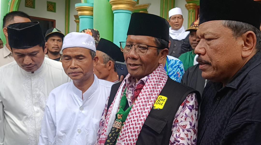 Hadiri Isthigosah di Bengkulu Utara, Mahfud MD: 20 Tahun Mendatang Santri disini Sudah Ada yang Jadi Menteri