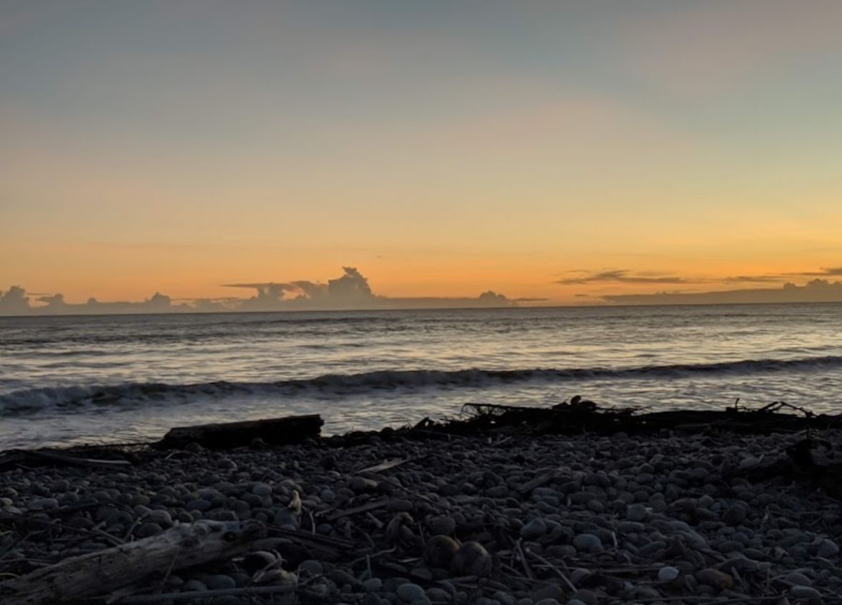 Keindahan Pantai Hili Kaur Beda dari yang Lain, Cocok untuk Bersantai di Sore Hari