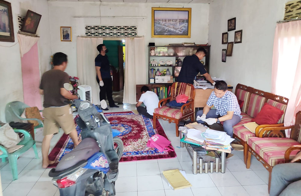 Lengkapi Bukti dan Berkas Perkara, 2 Kediaman Keluarga Cik Oboy Digeledah