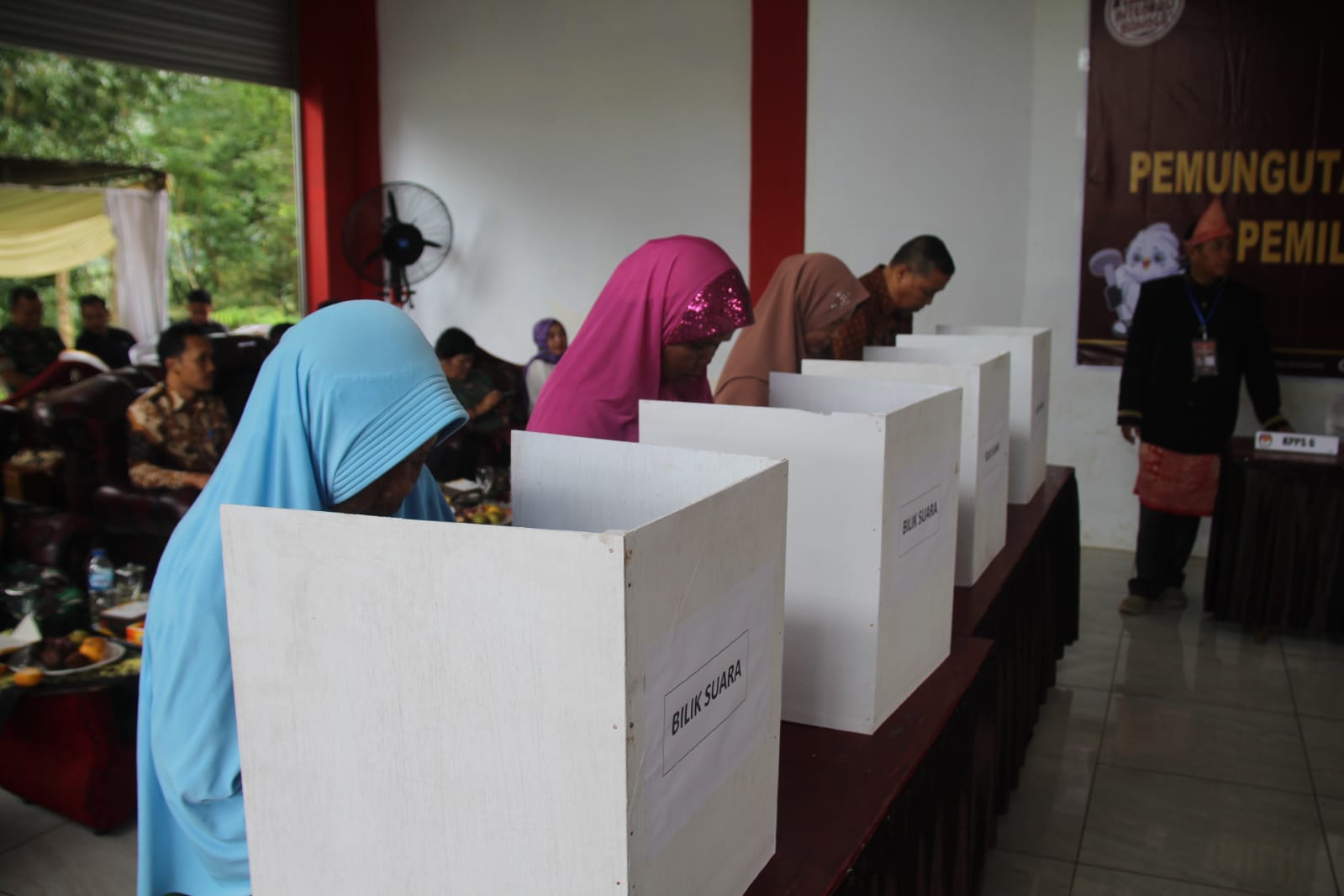 Mendukung Suksesnya Pemilu Aman dan Damai, Dandim 0423/Bengkulu Utara Hadiri Simulasi Pemungutan Suara 