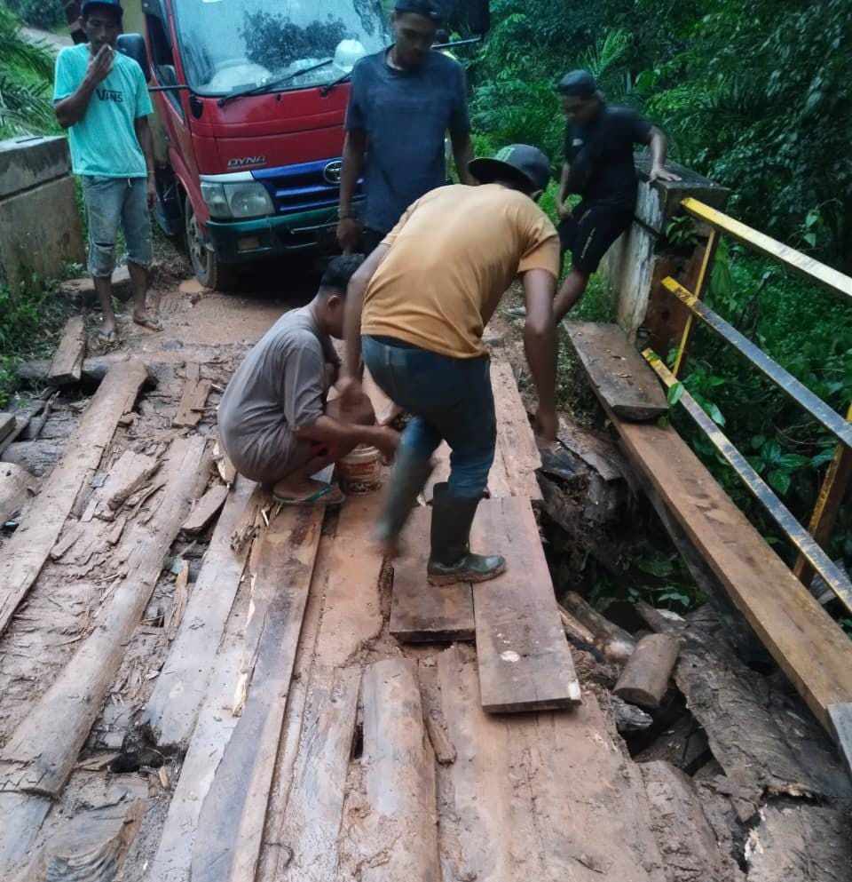 Kondisi Jembatan di Air Manganyau Sangat Memprihatinkan, Pemkab Diminta Gerak Cepat