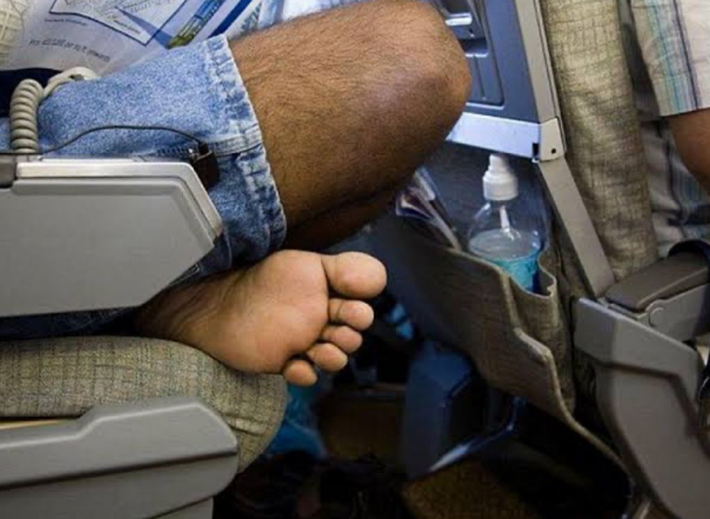 Kenapa Tidak Boleh Pakai Celana Pendek Saat Naik Pesawat? Ternyata Ini Alasannya