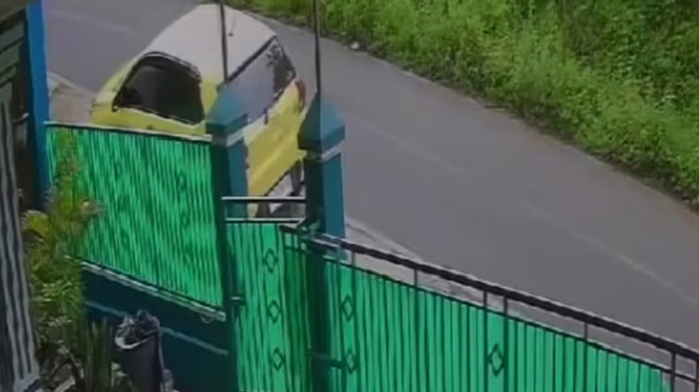 Pencuri Pakai Mobil Warna Kuning Gemparkan Masyarakat Bengkulu
