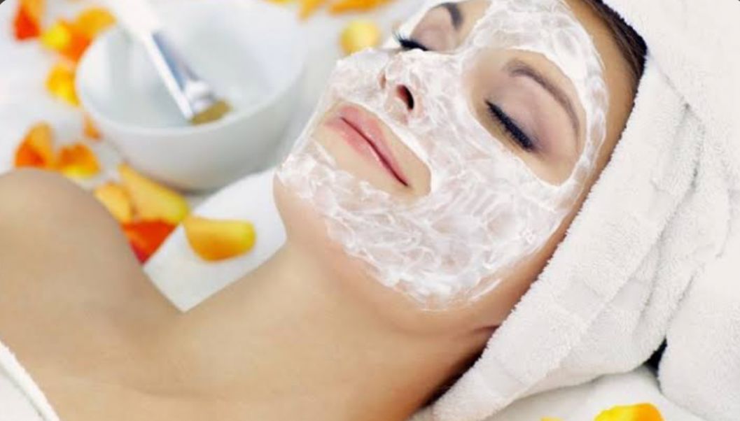 Racikan Masker Kecantikan Biar Makin Glowing, Cuma Modal Susu Dancow dan Air Mawar Doang