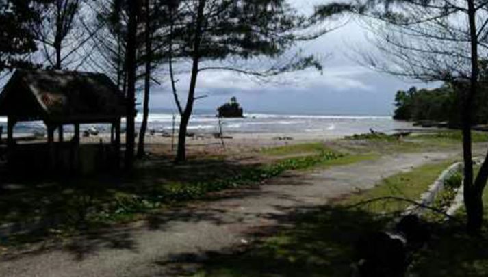 Kawasan Pantai Kualo Masih Menjadi Primadona Warga Bengkulu untuk Menikmati Akhir Pekan