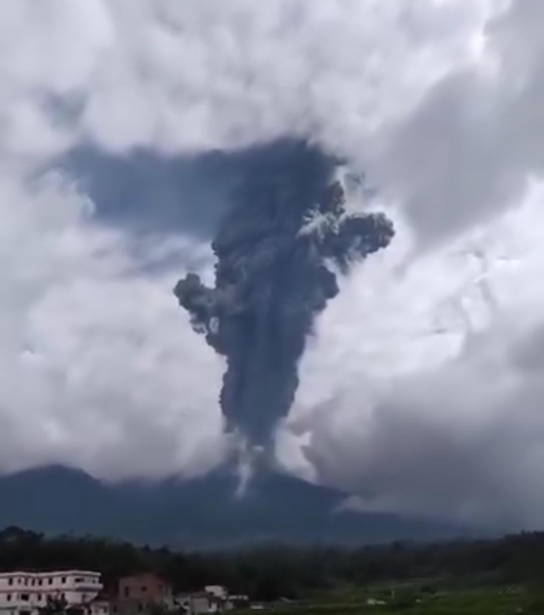 Innalilahi Gunung Marapi Sumbar Meletus