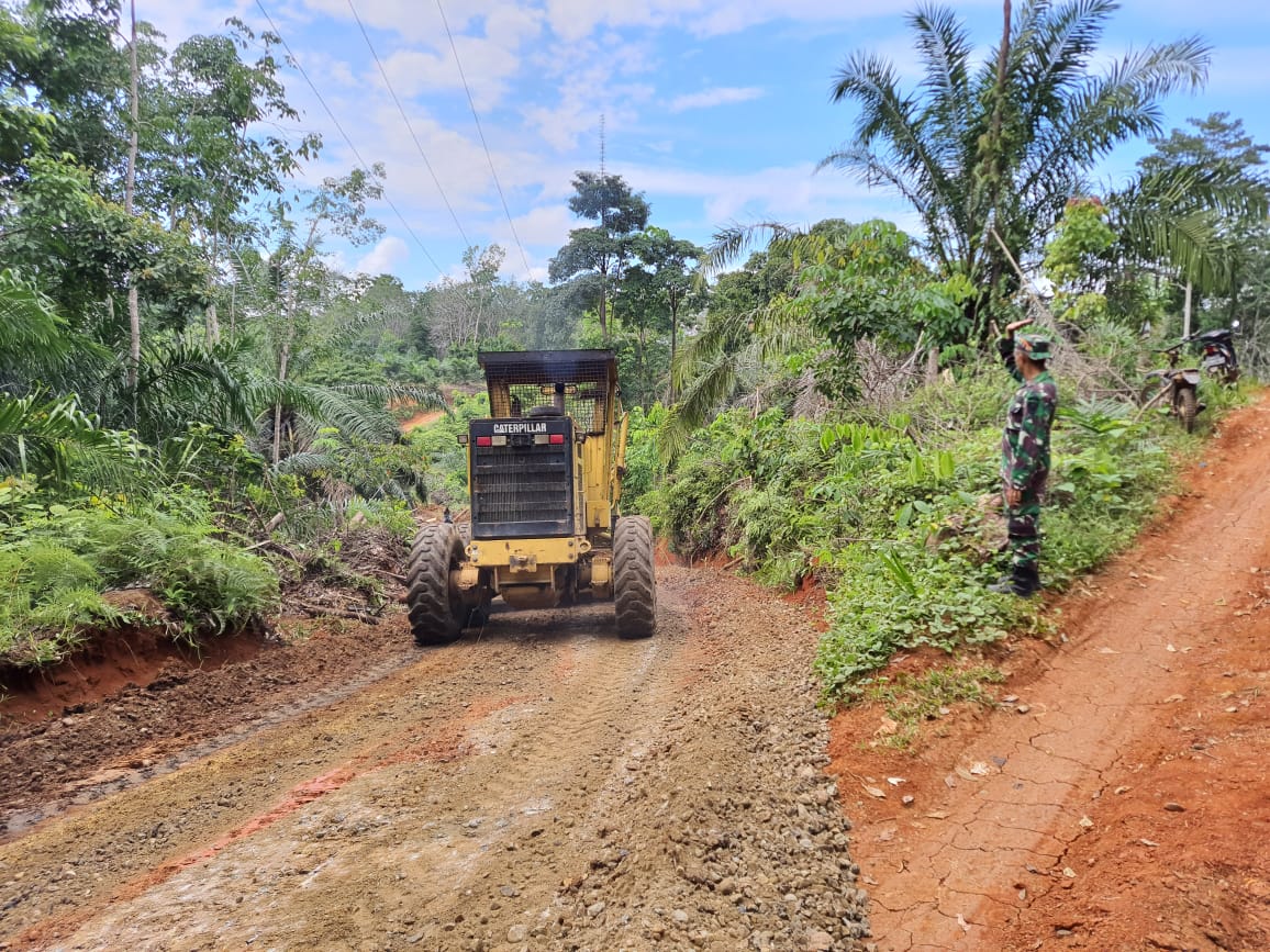 Progres Pengerasan Jalan TMMD ke-120 di Bukit Tinggi Telah Mencapai 60 Persen 