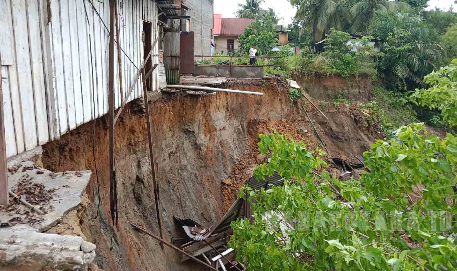 Longsor, Warga Desa Lubuk Gedang Terpaksa Mengungsi