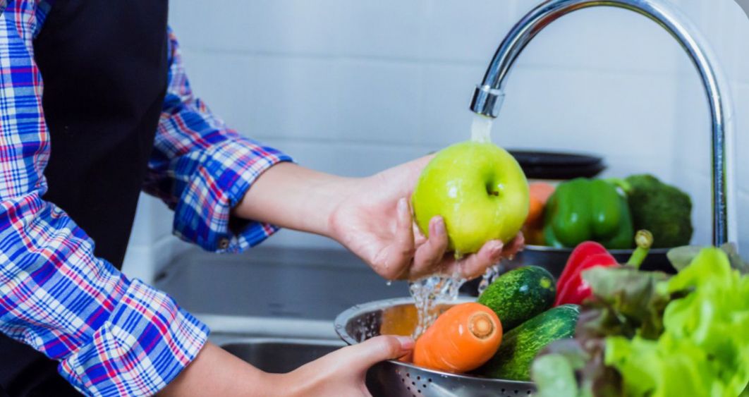 Tips Mencuci Buah dan Sayur yang Benar agar Terhindar dari Residu 